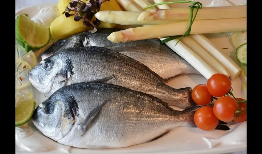 Las proteínas, vitaminas y minerales presentes en el pescado contribuyen a una menor pesadez, 