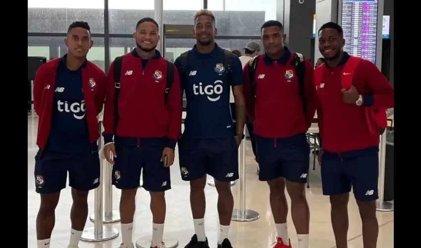 La selección de Panamá salió a las 8:00 am del Aeropuerto Internacional de Tocumen para emprender su vuelo a Orlando dónde será la sede para el partido por las eliminatorias Concacaf.