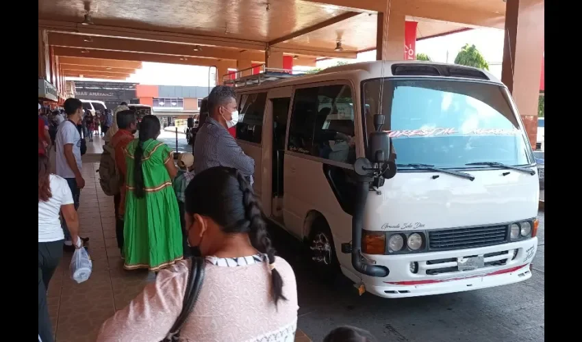 Transportistas aglutinados en Canatra y Cotradin denuncian pérdidas hasta de 70 centavos por pasajero, por lo que piden congelamiento del precio del diésel y gasolina.