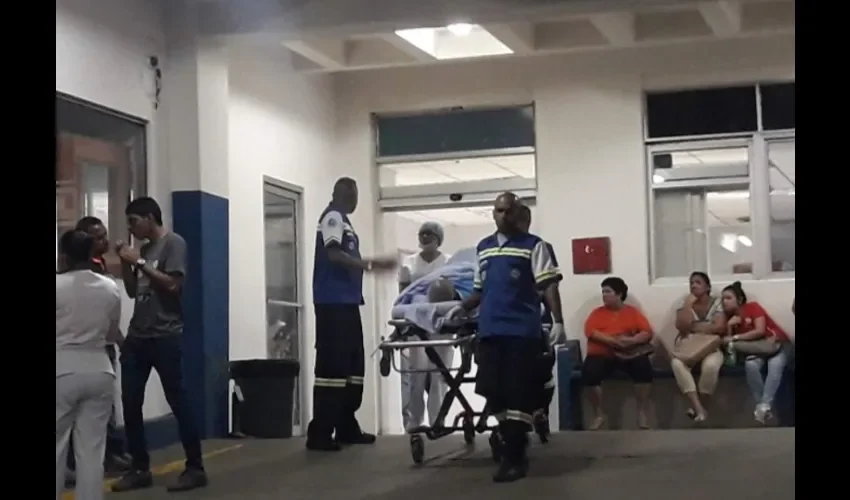 Tras el ingreso del herido al hospital Regional fue atendido de urgencia por médicos de turno, donde su condición es estable. Foto: Mayra Madrid