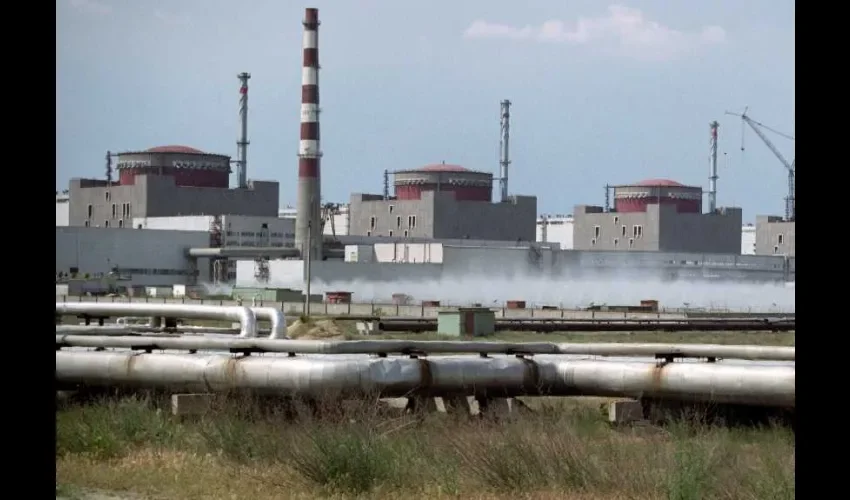 Vista general de la central nuclear de Zaporozhskaya, Ucrania, 9 de marzo de 1994 (reeditado el 4 de marzo de 2022). EFE. 