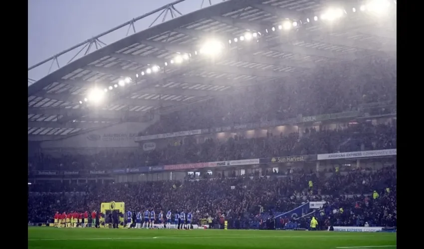Las medidas judiciales de exclusión de estadios (Football Banning Orders) son tomadas por tribunales y prohíben a la persona condenada la entrada a los estadios,.