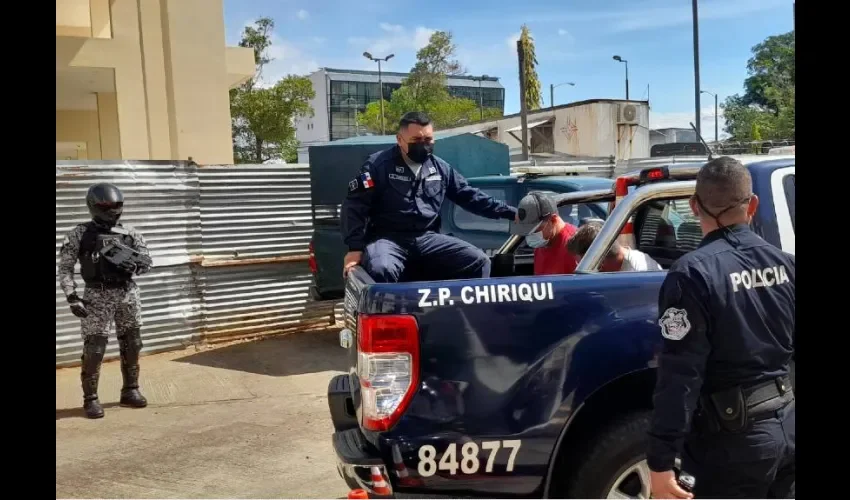 Una vez concluyó la audiencia con el Tribunal de Apelaciones los tres ticos fueron trasladados bajo estrictas medidas de seguridad al Centro Penitenciario de Chiriquí donde permanecerán hasta el día que serán entregados a las autoridades de Costa Rica.  Foto: José Vásquez