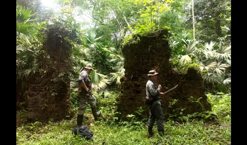 El explorador Luis Puleio se ha encargado de dar a conocer el sitio histórico haciendo giras gratuitas. Foto / Ana Quinchoa. 