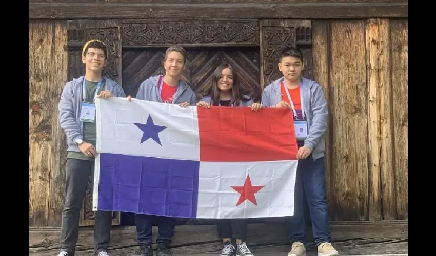 Representando a Panamá, participaron los alumnos Adrian Frauca, Jorge Liu, Eidrian Pérez y Ana Maza.