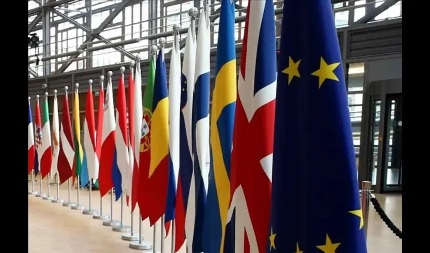 Banderas de los países participantes en la UE. 