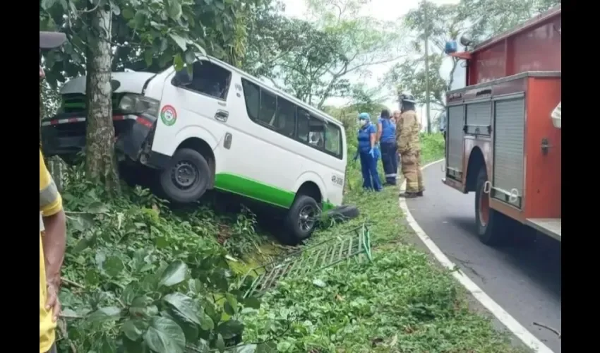 Vistas del vehículo accidentado.