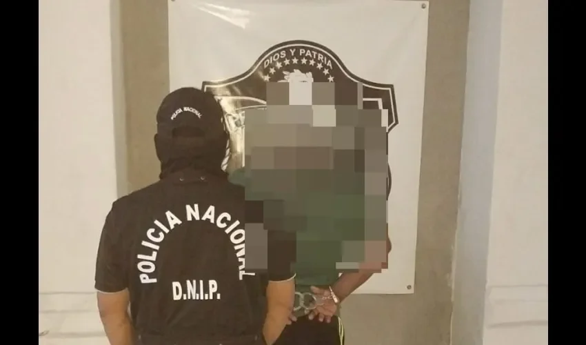 Policía Nacional durante la captura de un sujeto. 