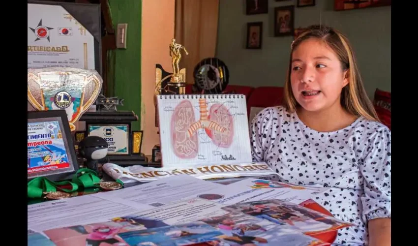 Con tan solo 10 años de edad, la mexicana Michelle Arellano, una niña del sureste mexicano con un coeficiente intelectual (IQ) de 158, dos puntos por debajo de Albert Einstein, estudiará medicina en la Universidad de Massachusetts. EFE. 