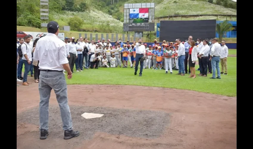 Vista del acto de reinauguración.