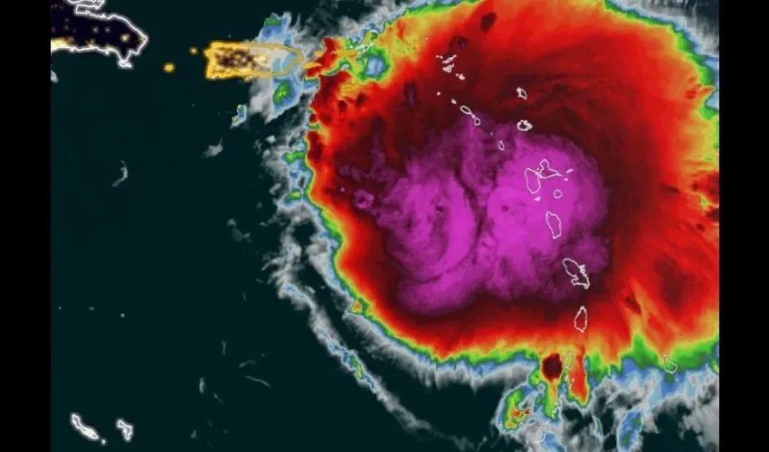 Puerto Rico puede enfrentar vientos huracanados a medida que se acerca Fiona.
