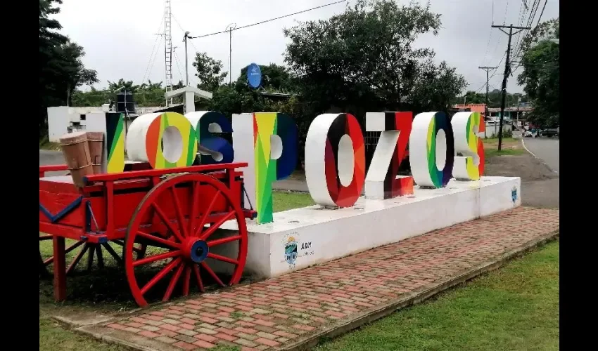 Letrero turístico de Los Pozos. 
