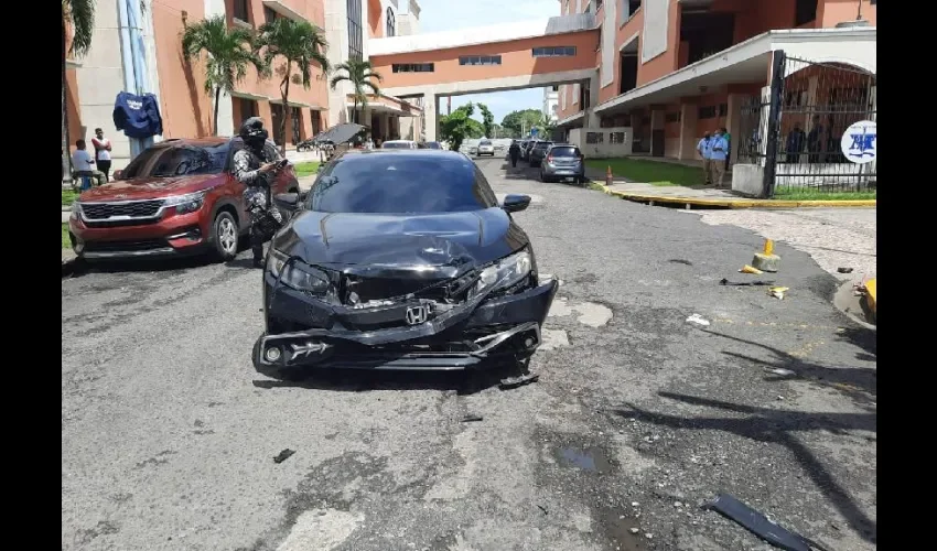 Vehículo retenido por policía. 