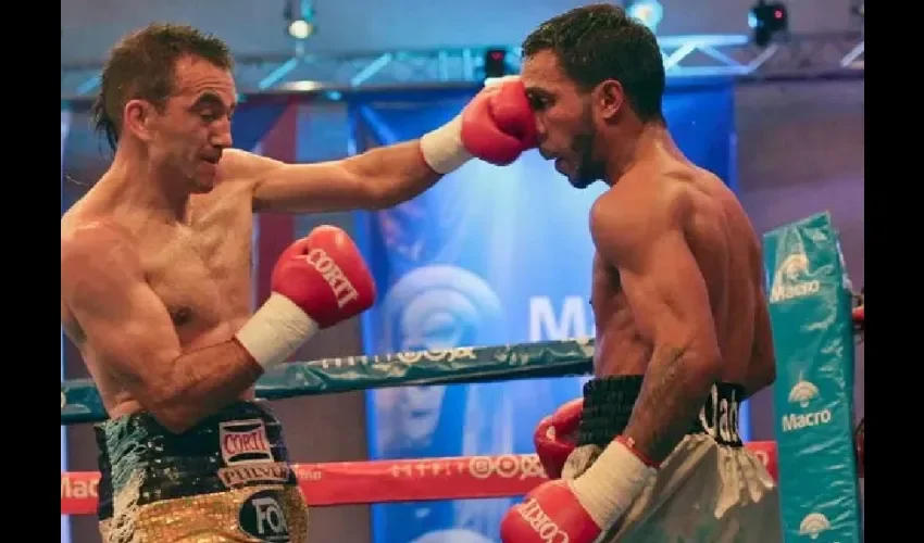 Vista de una pelea en el ring contra Quijano.