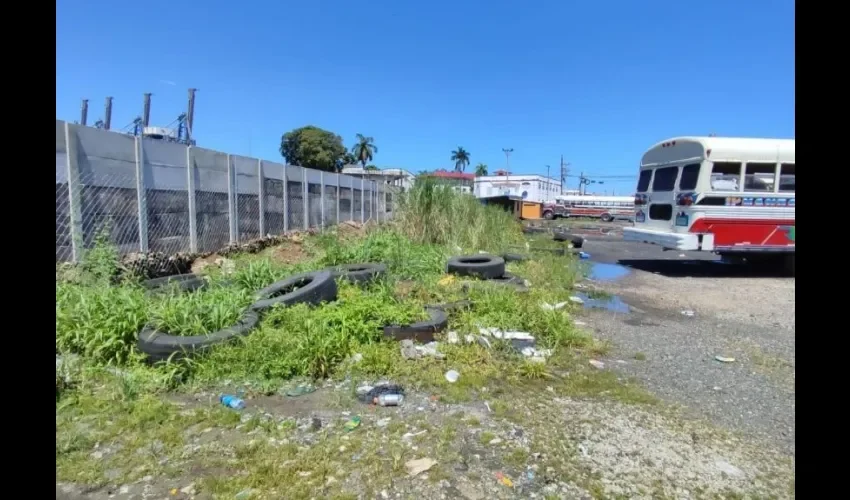 Algunos lugares están llenas de llantas. 