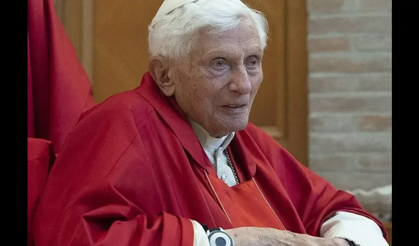 Benedicto XVI durante una ceremonia. 