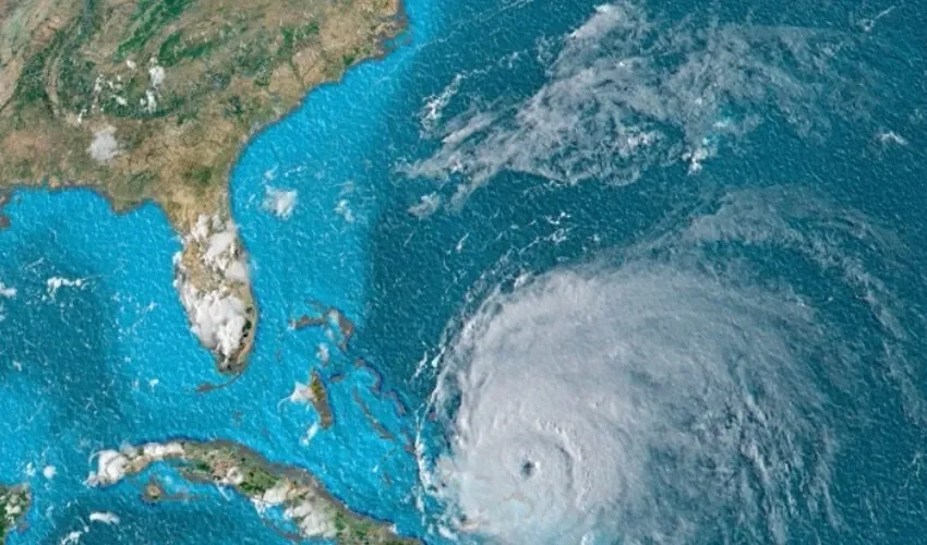 Formación del huracán Fiona. 