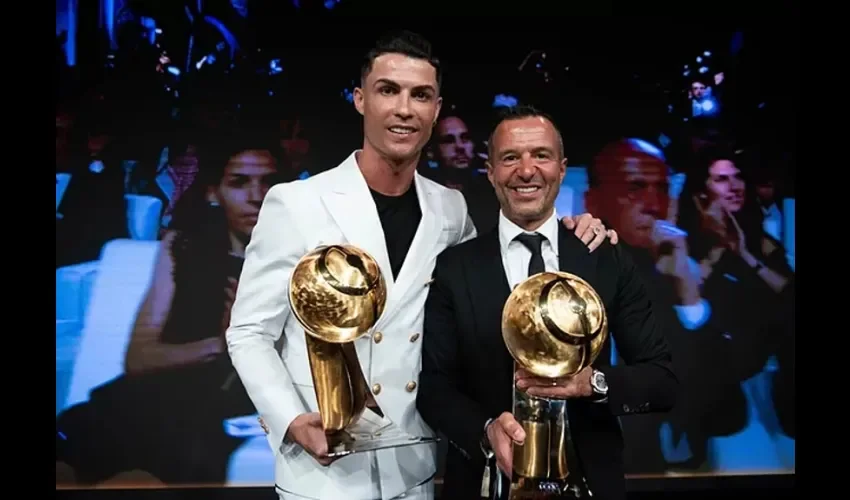 Cristiano Ronaldo y Jorge Mendes, en los 'Sport Globe Soccer Award 2019'. Foto: MARCA