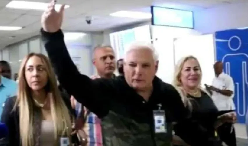 Martinelli durante su llegada al Aeropuerto. 