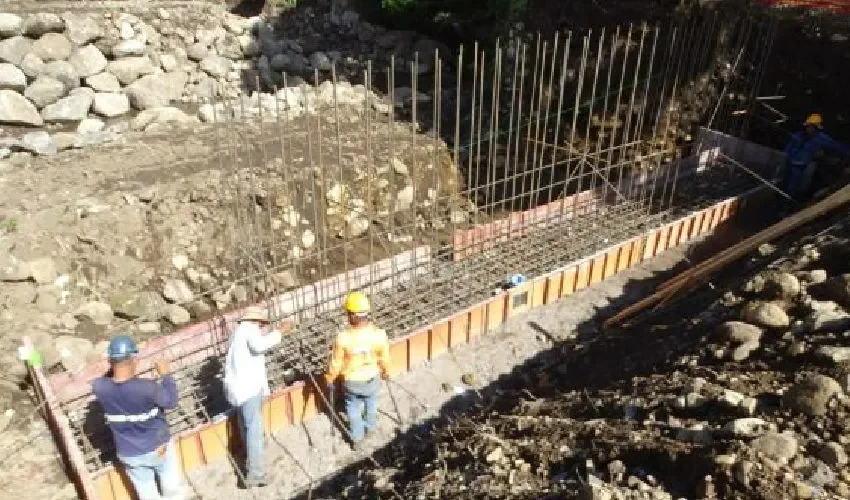 Los trabajos sobre el puente continúan. 