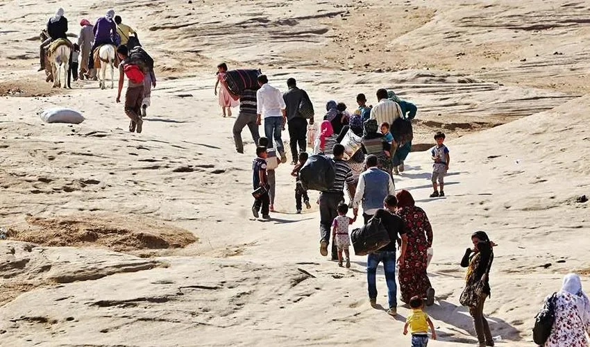 Muchos refugiados caminan meses hasta llegar al destino. 