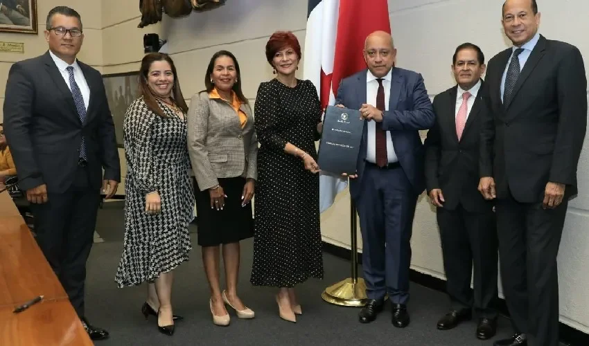 Presentación en tercer debate de la propuesta. 