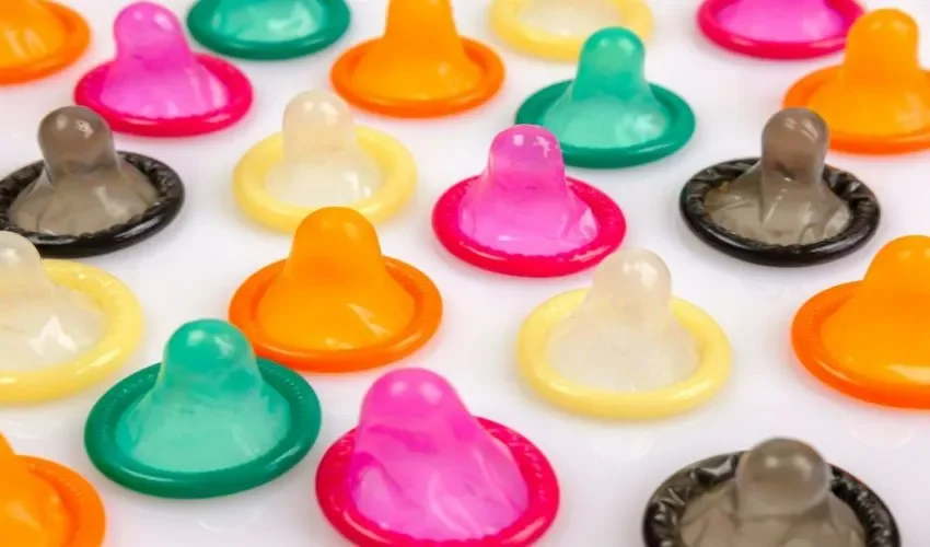 Los condones son recomendados con un método de cuidado entre la pareja.