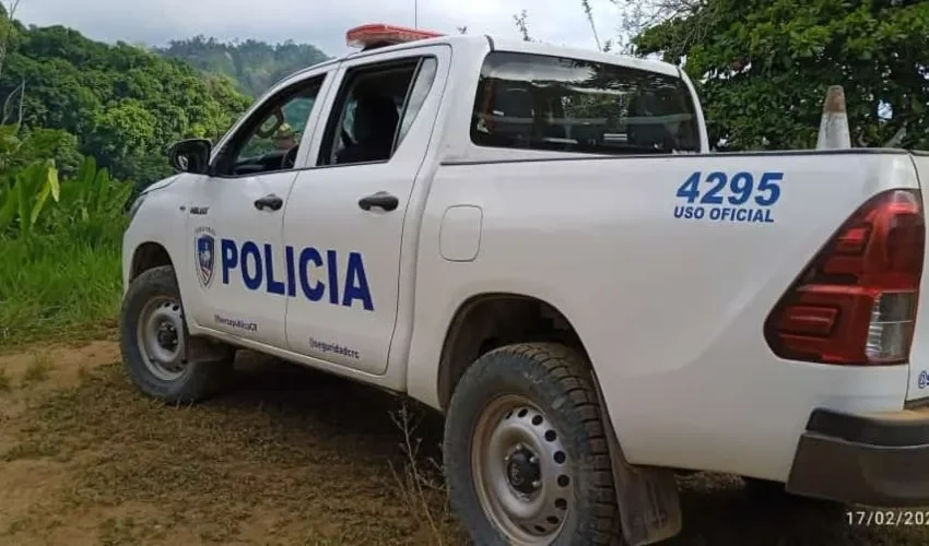 Vista del auto de la policía en su zona.