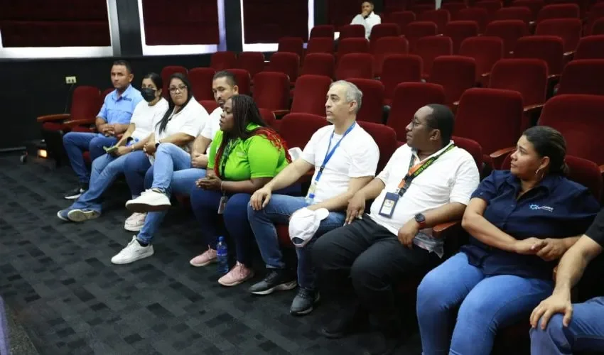 Participantes en la reunión. 