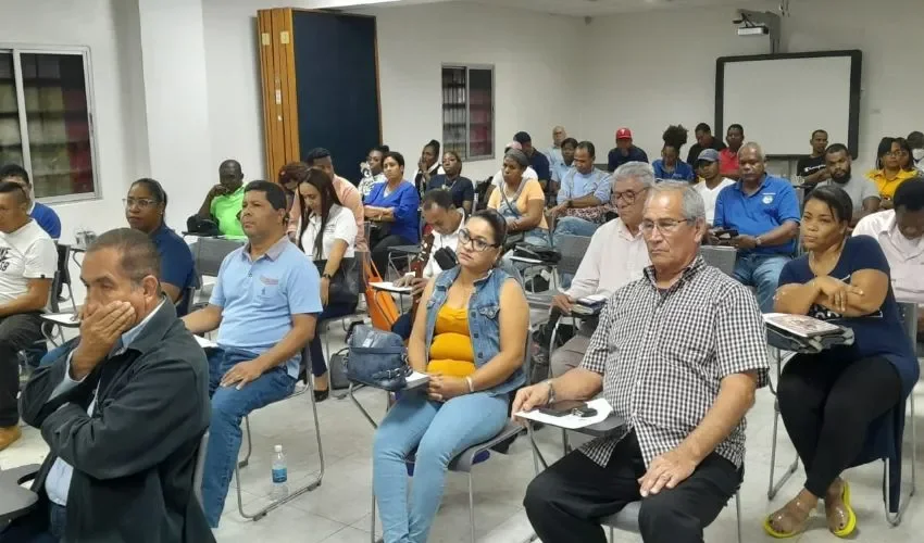 Vista de la reunión con los comunistas. 