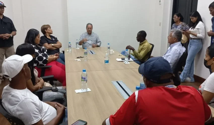 Vista de la reunión con el ministro. 