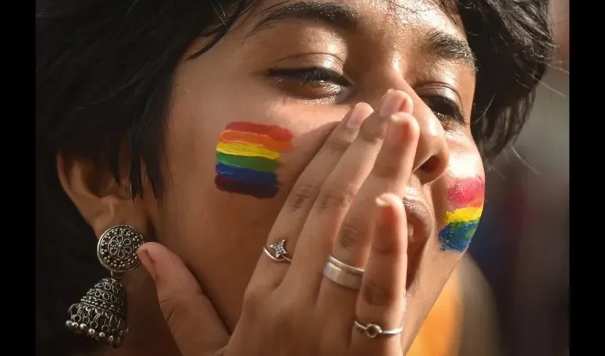 Una manifestante en una concentración en la India por el día del Orgullo Gay. EFE/EPA/Idrees Mohammed