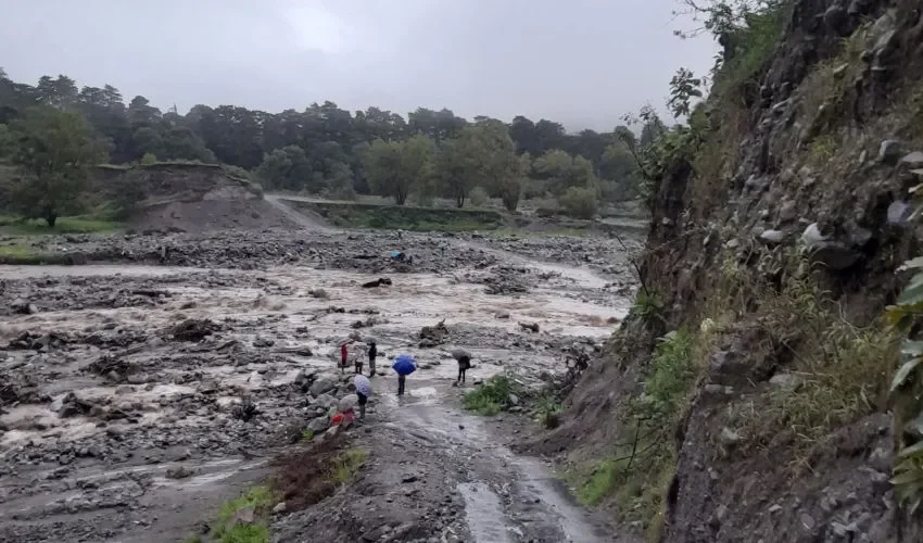 Los caminos se vieron afectados por la lluvia. 