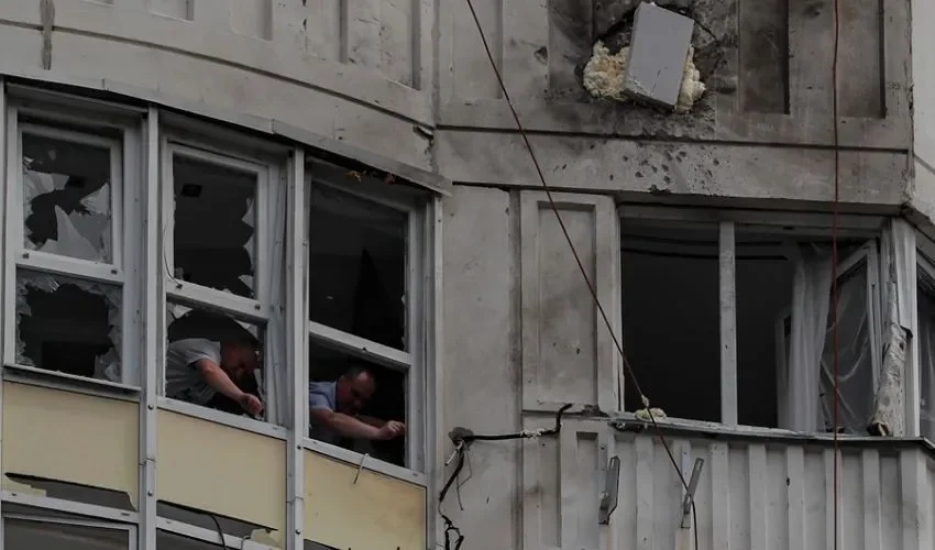 Imagen de un edificio dañado en Moscú, este martes. EFE/EPA/Maxim Shipenkov