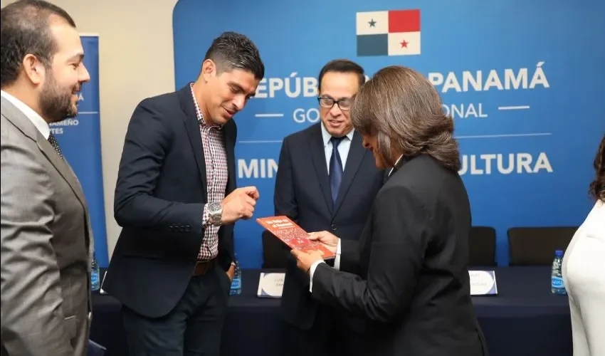 Durante la presentación se mostró la edición ganadora del año anterior. 