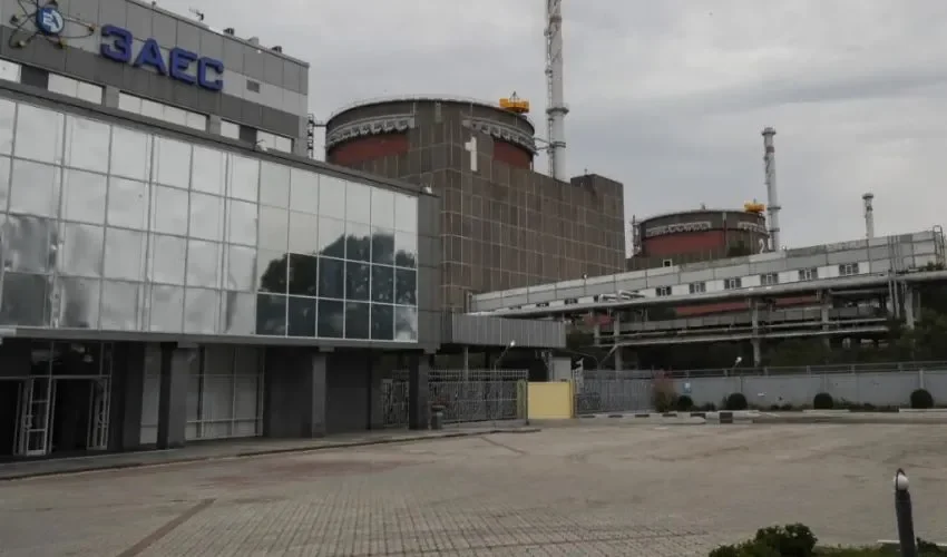Imagen de archivo de la central nuclear de Zaporiyia, en el sur de Ucrania. EFE/EPA/Yuri Kochetkov