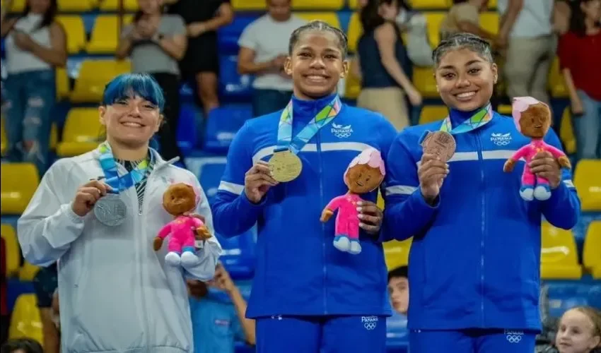 Alexa Moreno, Karla Navas y Hilary Heron celebraron sus triunfos en San Salvador 2023.