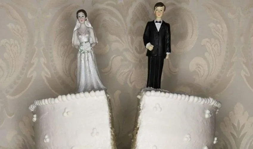 Los matrimonios arreglados violan varios derechhos humanos. 