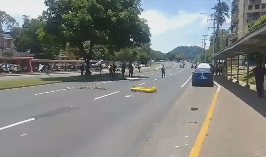 Imágenes de los cierres y protesta en la UP. 