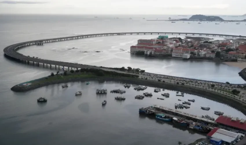 Fotografía aérea que muestra uno de los sectores del casco antiguo, en la Ciudad de Panamá (Panamá). EFE/ Bienvenido Velasco