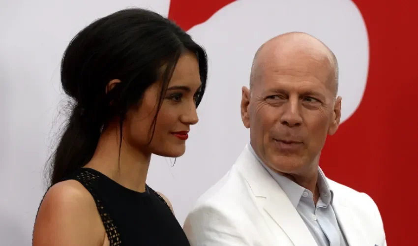 Bruce Willis y su esposa, la modelo Emma Heming (i). EFE/MICHAEL NELSON
