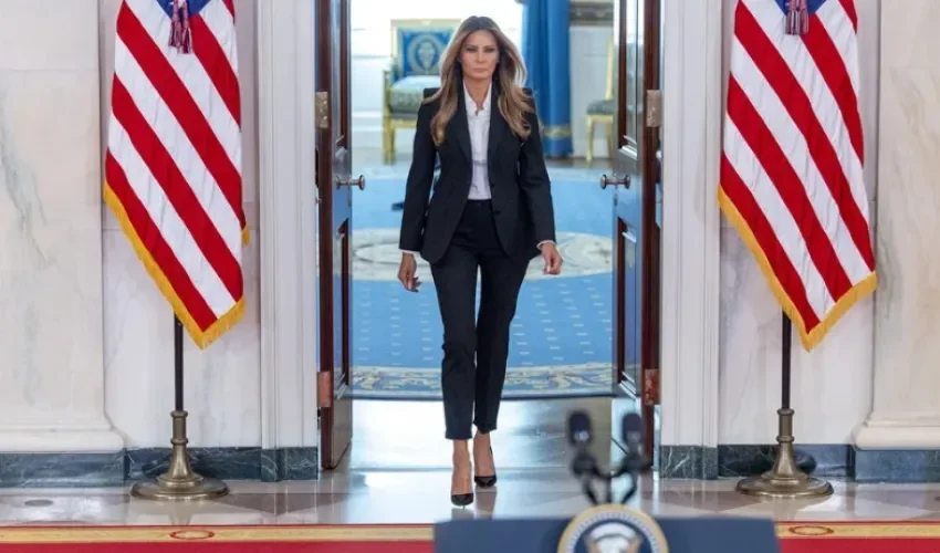 La primera dama de Estados Unidos, Melania Trump, durante un anuncio sobre el regreso de niños ucranianos con sus familias, este 10 de octubre de 2025, en Washington. EFE/Shawn Thew