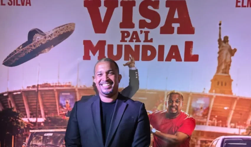 Joel Silva posa en la alfombra roja del filme "Visal Pal' Mundial".  Foto: @vivian_esther