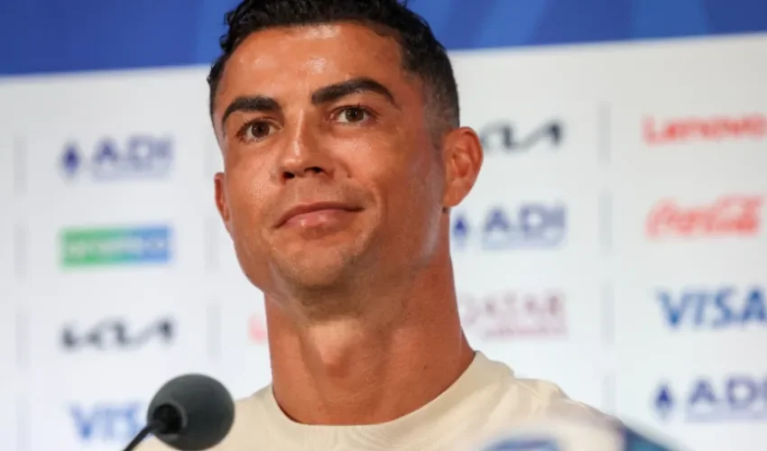 El futbolista de la selección de Portugal Cristiano Ronaldo asiste a una rueda de prensa en el estadio de Dallas con motivo de la Copa Mundial de la FIFA 2026, en Dallas, Texas, EE. UU., el 5 de julio de 2026. (Copa Mundial) EFE/EPA/MIGUEL A. LOPES