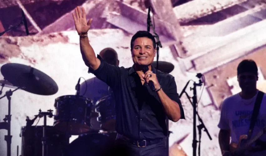Chayanne actúa durante el concierto Unidos por los Nuestros, celebrado en Miami, Florida, Estados Unidos, el 16 de agosto de 2026. EFE/EPA/CRISTOBAL HERRERA-ULASHKEVICH