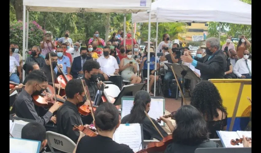 El Ministerio de Cultura, ofreció brindar un instructor para una mejor educación musical de los miembros de la sinfónica. Foto. Eric Montenegro