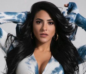 Jacky Guzmán vuelve a ser la 'novia orgullosa' y apoya a Dímelo Flow en Miami 