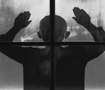 El miedo es el que predomina: así es vivir con claustrofobia 