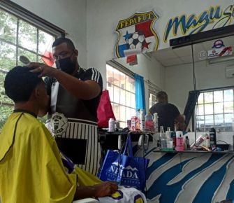 Entrevista a un barbero: ‘Mi abuelo me compró una máquina y ahí empezó todo’ 