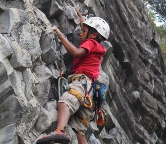 (Video) ‘Harold climber’, un niño de la comarca Ngäbe Buglé con talento para la escalada 
